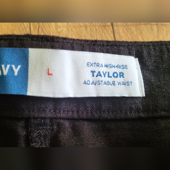 Extra High-Waisted Linen-Blend Taylor Trouser Shorts - Picture 7 of 11